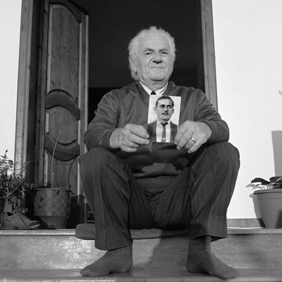 Sazan Hoxha, Fotograf: Norman H. Gershman